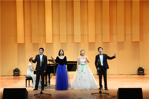 2016112510375426.jpg bat3652015级学生举办个人音乐会