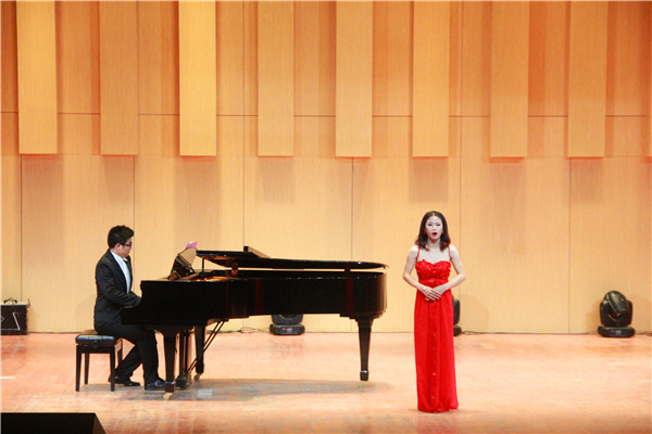 bat365成功举办2012级毕业生专场音乐会